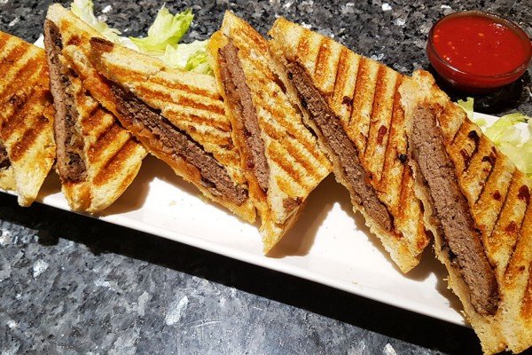 Toastbrød bagt i 5L form med låg